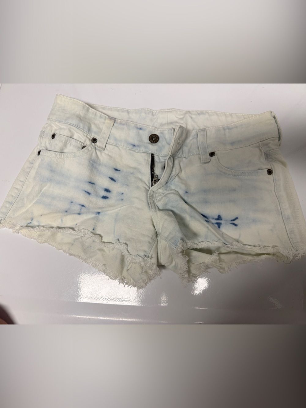 White Denim Cutoff Shorts Blue Tie-Dye Accents CARMAR Size 26 Like New Denim